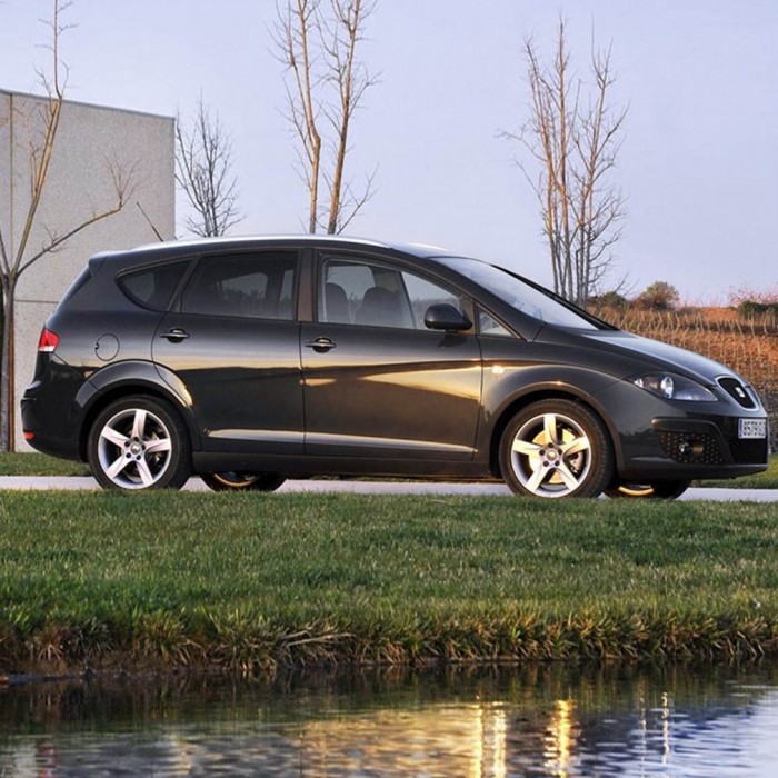 Seat Altea XL 2008-2015 Ön Cam Silecek Vida Kapağı 5N0955205